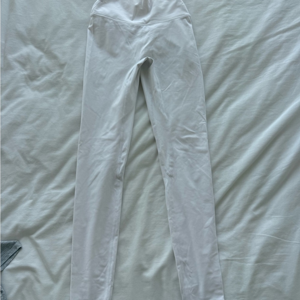 Crop Shop Boutique White Leggings with scrunch butt
